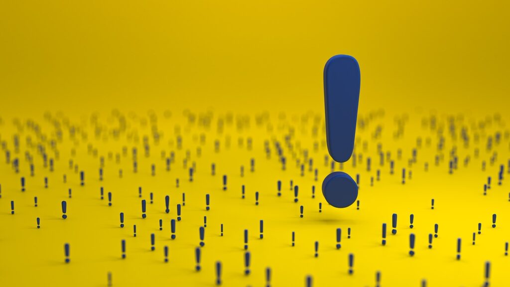 黄色い背景に青色のびっくりマーク